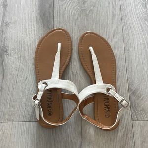 Sandals size 9